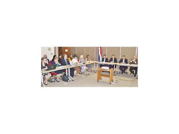 Contratan a Filizzola por su “experiencia parlamentaria”