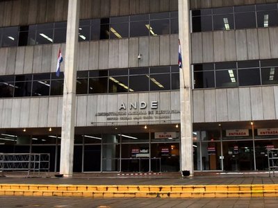 Pago de sobresueldos en la  ANDE se duplicó en 4 años