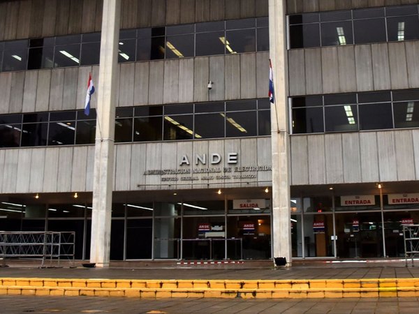 Pago de sobresueldos en la ANDE se duplicó en 4 años