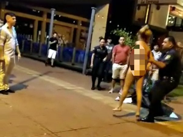 Mujer desnuda hizo baile del caño y armó escándalo en Encarnación