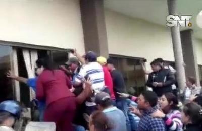 Tensión y violencia en la junta Municipal de Pedro Juan Caballero - SNT