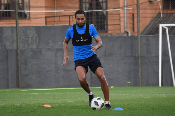Álvaro Pereira tiene acordado jugar en River Plate