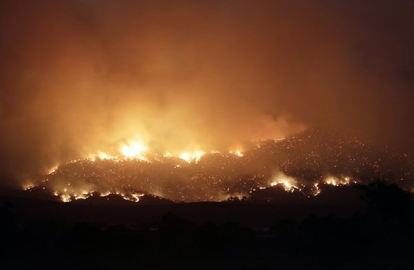 Incendio causa estado de emergencia en capital australiana