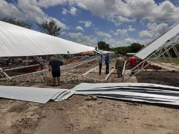 Cae tinglado en construcción en una escuela de Remansito