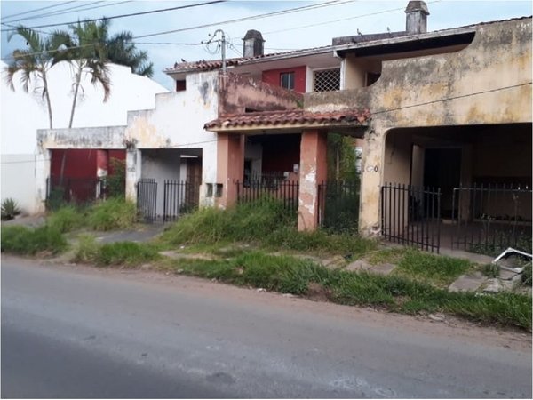 Viviendas abandonadas e infestadas de criaderos en Asunción