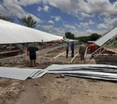 Cae tinglado de una escuela en Remansito - Paraguay.com