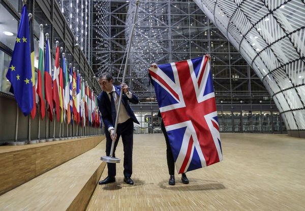 El Reino Unido hace historia al concretar controvertido Brexit