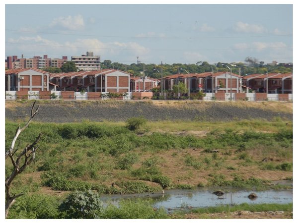 Advierten sobre riesgo de construir casas sociales en Costanera Norte