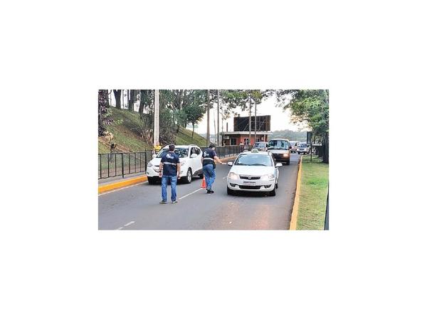 Rechazan a 12 extranjeros en controles