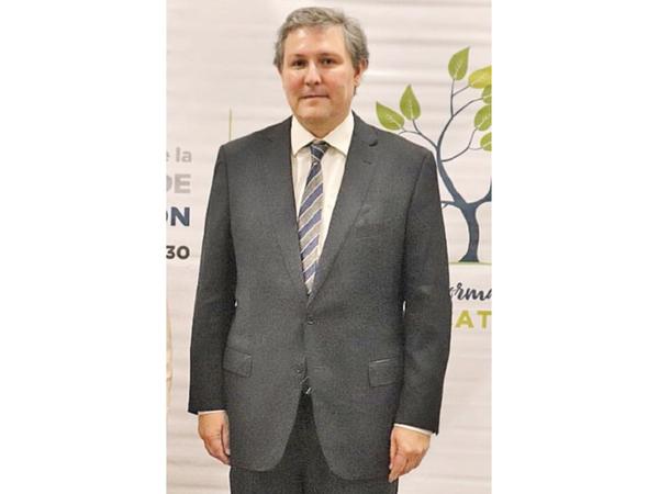 MEC tiene 1.500 abogados, pero contratan a asesor