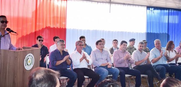 Cuevas se autocalifica de buen político ante denuncias de pobladores de Acahay - Política - ABC Color