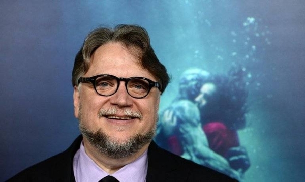 HOY / Guillermo del Toro inicia el rodaje de "El callejón de las almas perdidas"