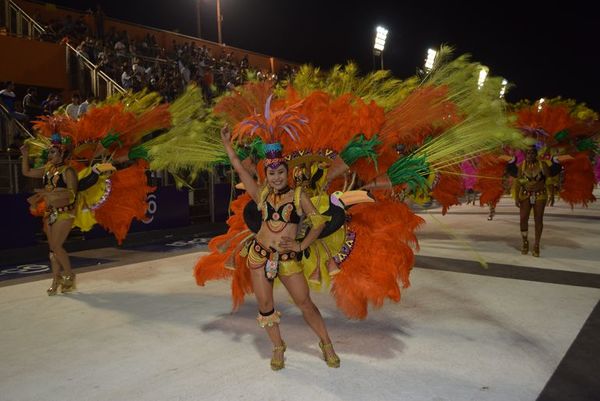 Carnaval encarnaceno cumple su segunda ronda de desfiles - Cultura - ABC Color