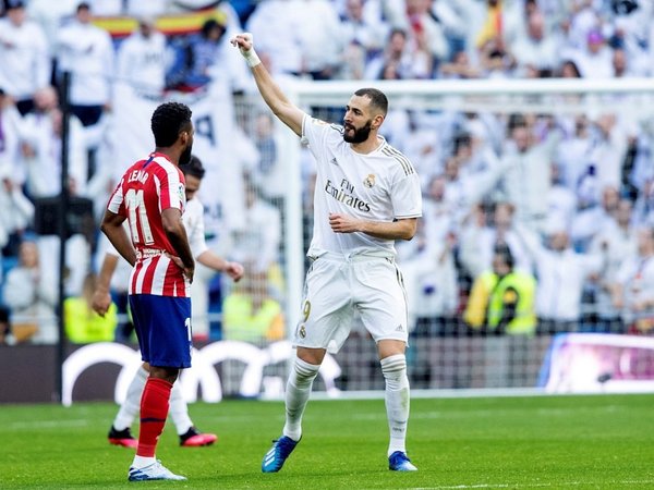 Benzema castiga a un Atlético lastrado