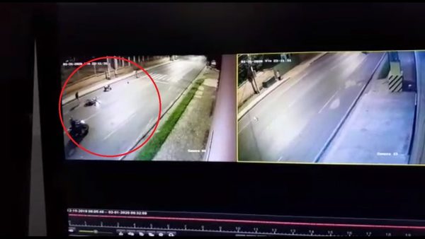 Motochorros roban moto a punta de pistola (video) | San Lorenzo Py