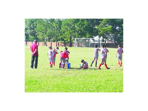 Quieren enseñar fútbol a los niños de la calle