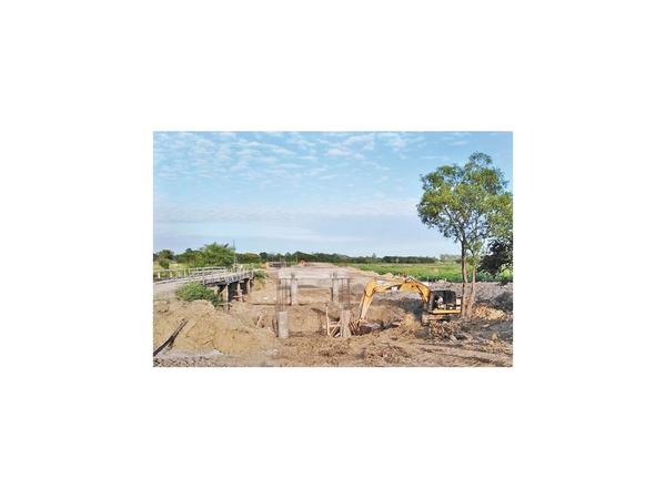 Avanzan las obras de puente sobre el arroyo Ñeembucú