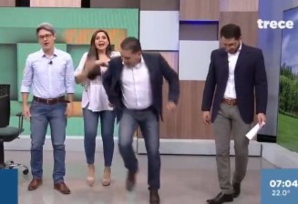 (VIDEO) Imitaron el baile y el saltito de Carlos Martini