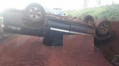 Hombre fallece tras vuelco de camioneta en Alto Paraná