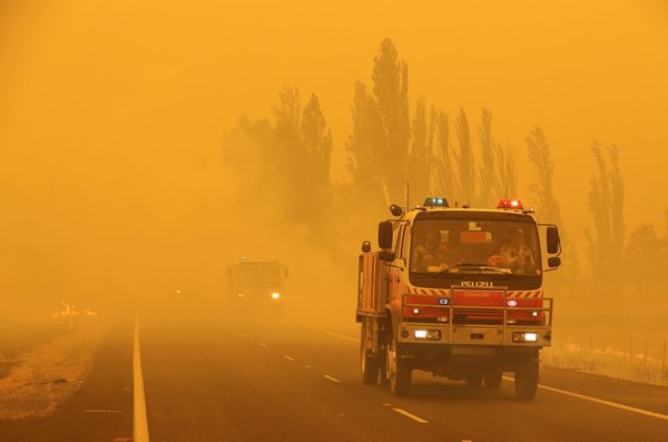 Incendios destruyen más viviendas en Australia