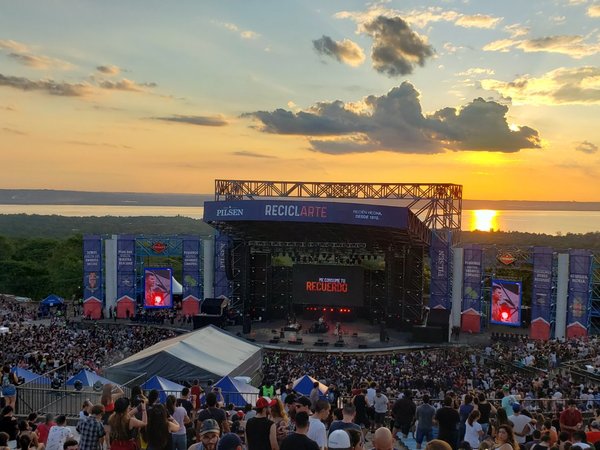Ante un anfiteatro lleno, artistas nacionales e internacionales se presentaron en San Ber