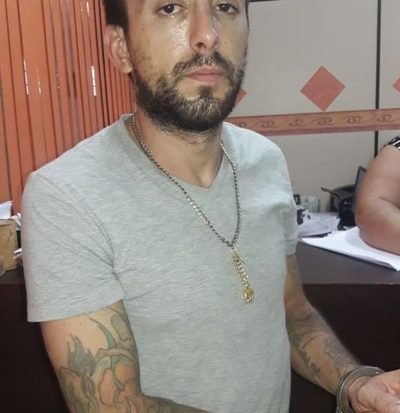 Detienen a uruguayo por intentar robar prendas deportivas