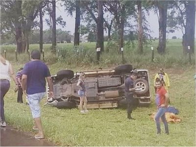 Un muerto y seis heridos tras vuelco de camioneta en Alto Paraná