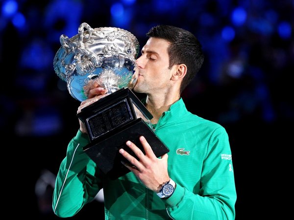 Djokovic resucita, gana por octava vez en Australia y recupera número uno