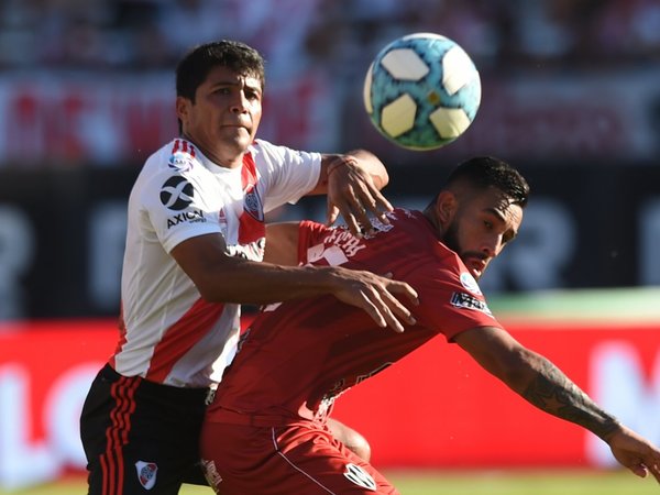 River Plate triunfa en otra gran actuación de Robert Rojas