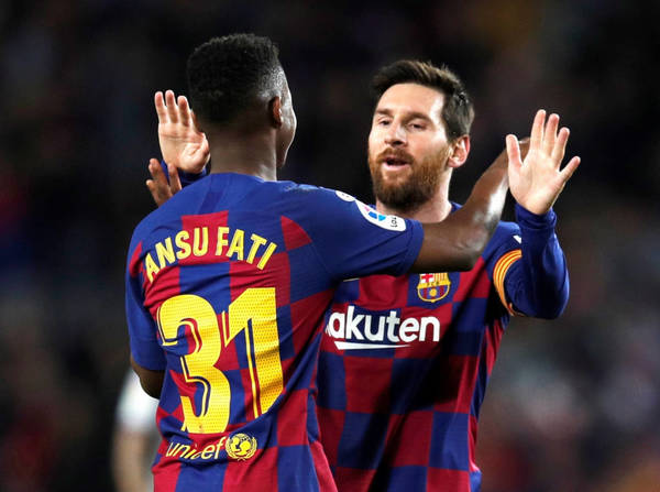 Barcelona supera al Levante y no se baja de la lucha por el título