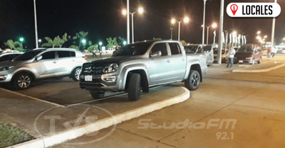 Vehículo de la intendencia municipal brinda el mejor ejemplo para estacionar