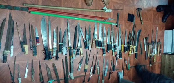 Tras riña en Tacumbú, trasladaron reos y se incautaron de armas blancas - Nacionales - ABC Color