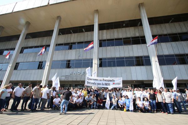Funcionarios públicos se movilizan hoy contra recortes de beneficios