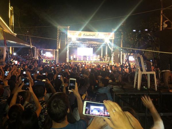 Multitudinaria concurrencia en serenata por los 63 años de CDE - ABC en el Este - ABC Color