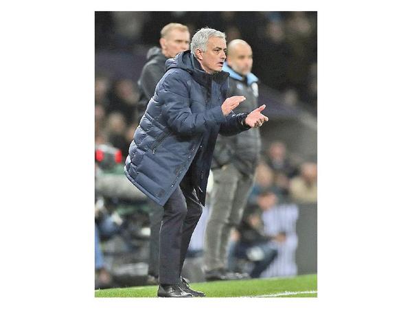 Mourinho le gana el duelo a Guardiola