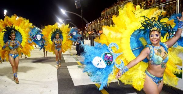Carnaval entra en su apogeo - Artes y Espectáculos - ABC Color