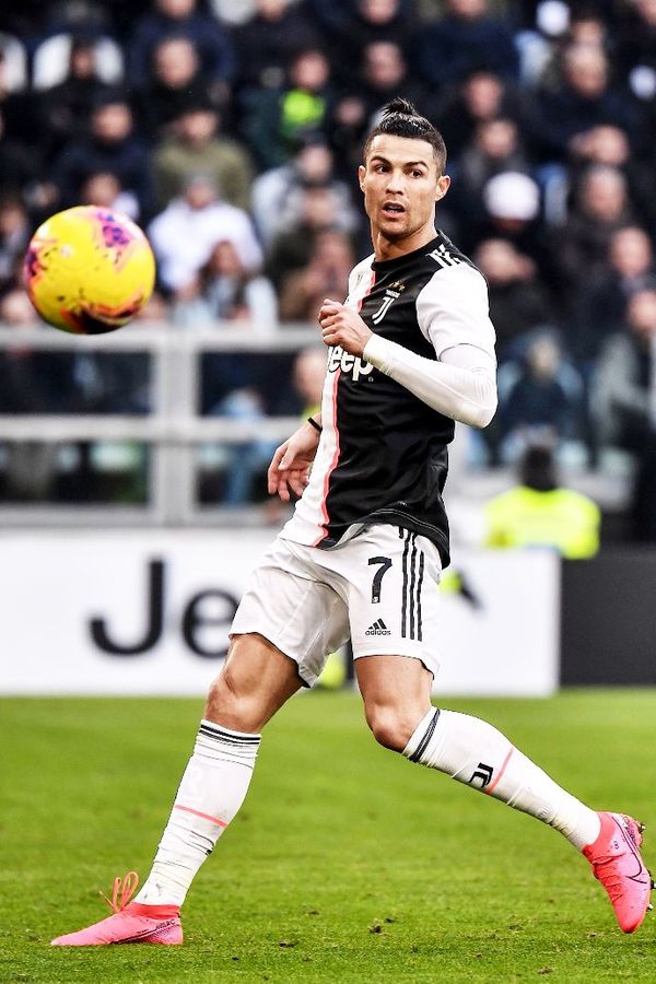 Cristiano iguala a Trezeguet  y mantiene firme a Juventus - Deportes - ABC Color