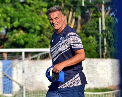 Luis Islas sustituye a Escobar