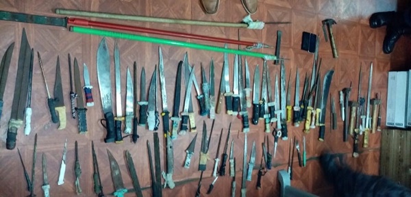 Incautan numerosas armas blancas fueron en Tacumbú