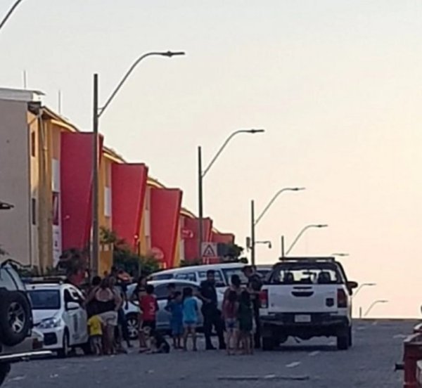 NIÑO DE 9 AÑOS AMENAZÓ AL ROLLO CON UN ARMA Y SU MAMÁ MORDIÓ A POLICÍA