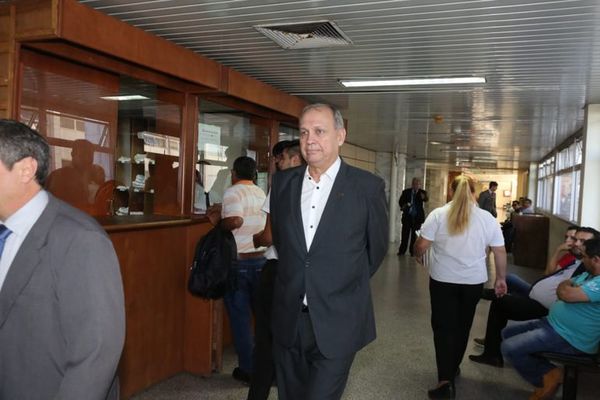 Mario Ferreiro logra dilatar imposición de medidas cautelares - Nacionales - ABC Color