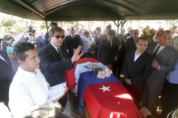Stronistas insisten en repatriar los restos del ex dictador