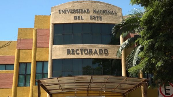 La UNE lleva en alto la educación en el Este