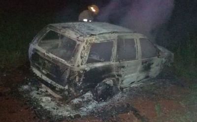 Incendian en Los Cedrales una camioneta robada - ABC en el Este - ABC Color