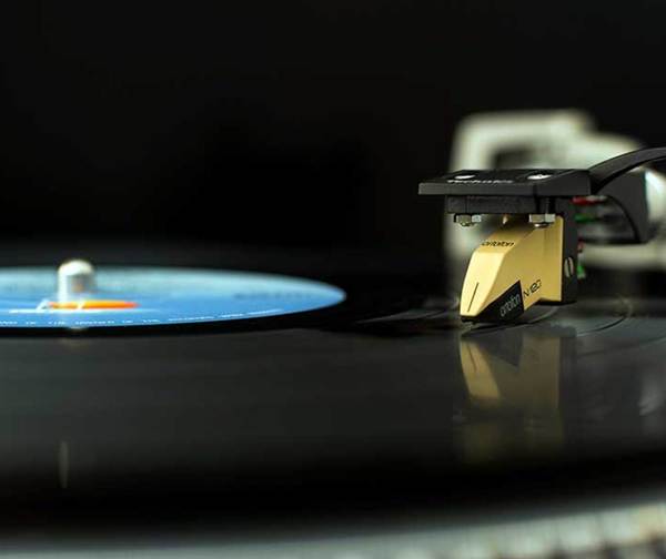 Venta de vinilos supera a la de los CD's por primera vez en 30 años