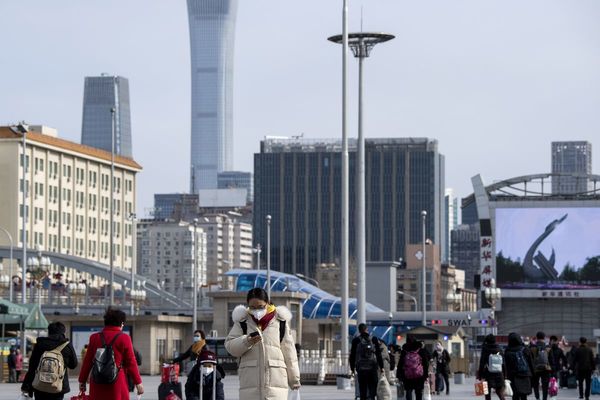 El coronavirus contamina también los mercados en China y hace caer las bolsas