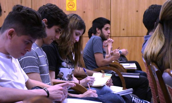 Taiwán ofrece 52 becas a jóvenes paraguayos y Rusia, otras 20