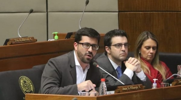 'La política no puede ser una lavandería', dice diputado Villarejo