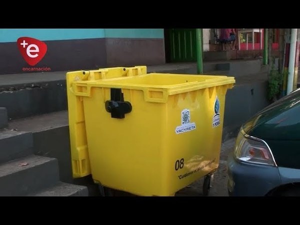 INSTALAN CONTENEDORES DE BASURAS EN EL MERCADO MUNICIPAL