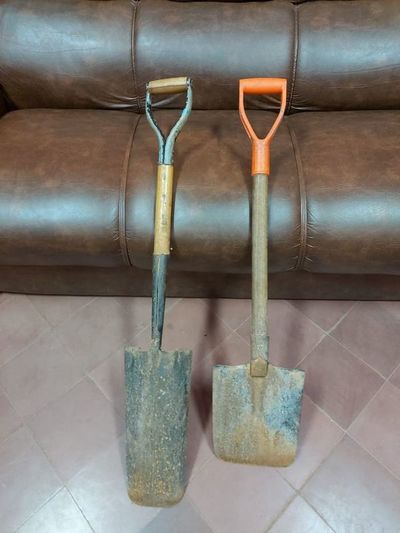 Incautan dos palas tras requisa en la cárcel de Coronel Oviedo  - Nacionales - ABC Color